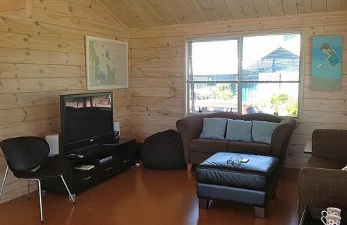 Matarangi Casa | Kowhai Retreat - Matarangi Holiday Home