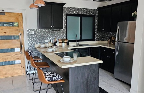 Havendale Apartamento | KoziKasa-Violet View’s is a 1-bedroom apartment in awesome Kingston with AC,WiFi