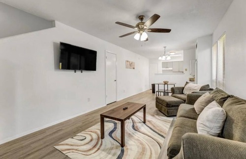 Southwood Valley Cabaña | Kozy Cottage: Pet Friendly + Newly Renovated Unit