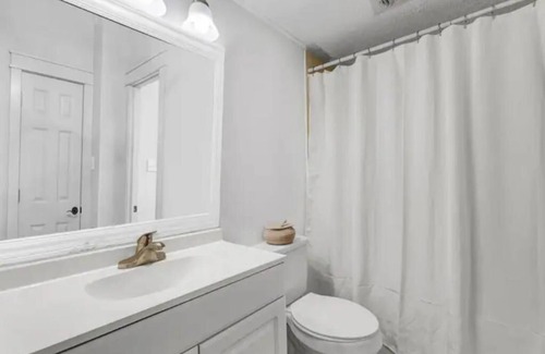 Southwood Valley Cabaña | Kozy Cottage: Pet Friendly + Newly Renovated Unit