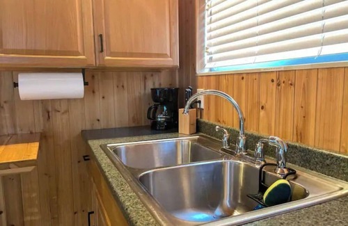 Hillman Cabina | Kozy Kabin in the woods near trails & lakes!