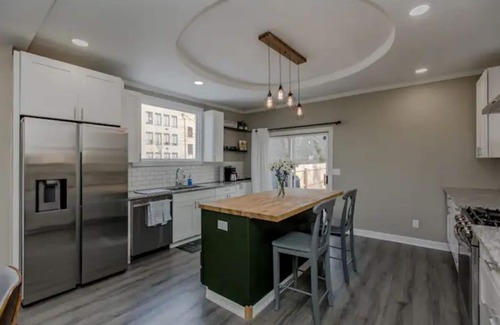 Latonia Casa | Kozy Korners: Homey, Walkable, 1 mile to DT Cincy!