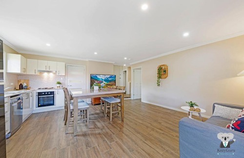 Arncliffe Casa | KOZYGURU Arncliffe 3 BED Begonia Cottage With FREE Parking