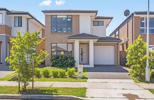 Austral Casa | KozyGuru | Austral | Charming 4Bedroom Family Home