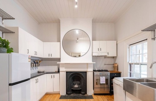 Balmain Casa | KozyGuru | Balmain | Charming 3 Room cottage