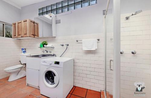 Campsie Casa | KOZYGURU Campsie Oldie-but-goodie look 4 Bed House NCA011