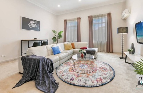 Leichhardt Apartamento | KOZYGURU | Leichhardt | Cozy Holiday 3 BED Home + Free Parking