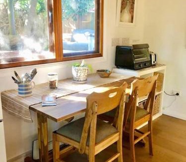 Marrickville Apartamento | KozyGuru| Marrickville| Lovely Granny Flat Studio