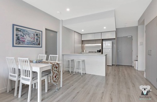 Penrith Apartamento | KozyGuru | Penrith | 2 Bed 2 Bath Apt Free Parking