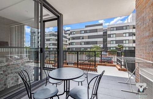 Penrith Apartamento | KozyGuru | Penrith | 2 Bed 2 Bath Apt Free Parking