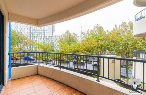 Redfern Apartamento | KozyGuru | Redfern | Cozy Apt near Train Station