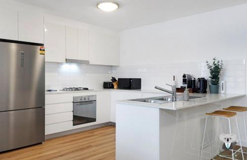 Rockdale Apartamento | KozyGuru | Rockdale | Cozy Apt near Train Station