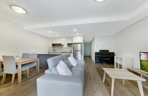 Waitara Apartamento | KOZYGURU WAITARA KOZY 2 BED APT WALK TO TRAIN STATION NWA008