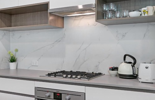 Waitara Apartamento | KOZYGURU WAITARA KOZY 2 BED APT WALK TO TRAIN STATION NWA008