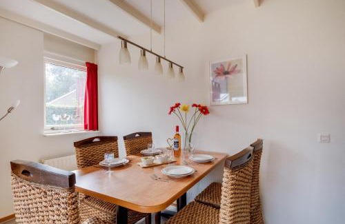 Zwiggelte Casa | Kraanvogel I Fraaie bungalow met mooie grote tuin