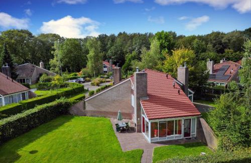 Zwiggelte Casa | Kraanvogel I Fraaie bungalow met mooie grote tuin
