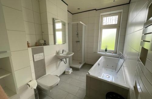 Rostock Apartamento | KRABBENNEST Ferienwohnung mit Whirlpool und Infrarotsauna zentral