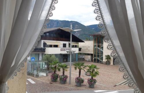 Nalles Apartamento | Kreuzwegerhof Nals Historischer Gutshof, Apartments zw Meran und Bozen Südtirol, Naturpool, zentrale Lage