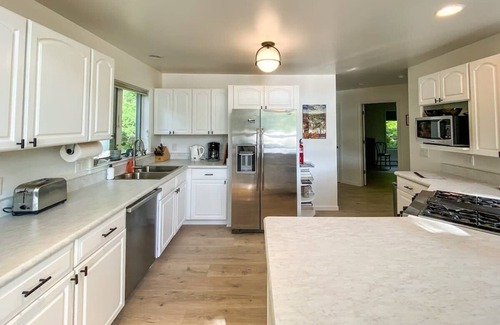 Accord Casa | Kripplebush Hollow - Sunny & Cozy in Stone Ridge