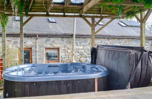 Criccieth Casa | Kris Kin