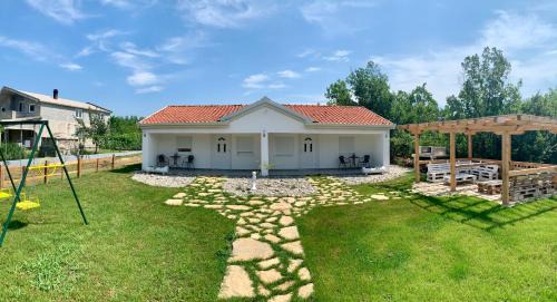 Ljubuski Casa | Kristalni Slap Kravice