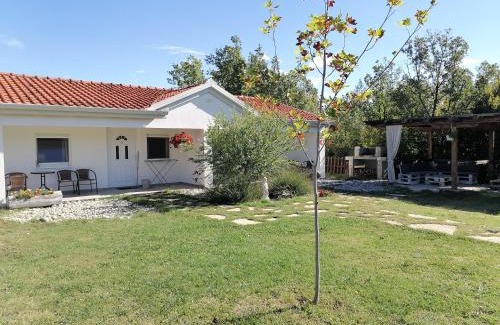 Ljubuski Casa | Kristalni Slap Kravice