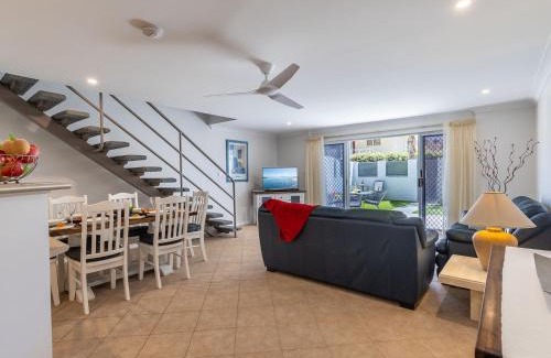 Nelson Bay Casa | Kristie Court 2, 7 Weatherly Cl close to the beach with WiFi