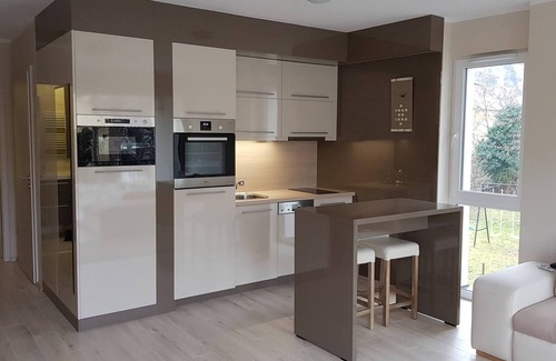 Balatonalmadi Apartamento | Residencia Kriszta en el centro cerca de la playa