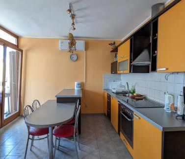 Porat Apartamento | Krk Island Dream: Harbor Walk and Panoramic Views