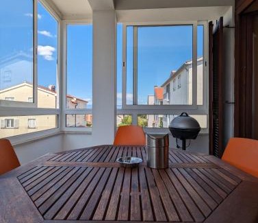 Porat Apartamento | Krk Island Dream: Harbor Walk and Panoramic Views