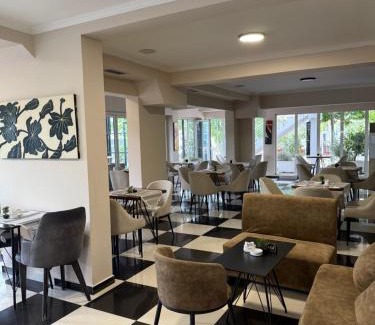 Mullet Hotel | Krokodil hotel & bar