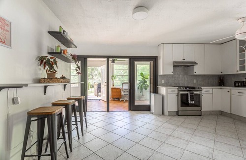 Town of Olive Apartamento | Atomic Ranch - MCM One Level in Olivebridge. Great Outdoor Space!