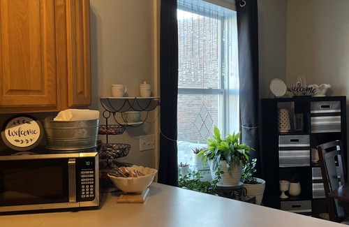 Chanute Cama Y Desayuno | K’s Place Loft-Downtown and above a Beautiful Restaurant & Bar