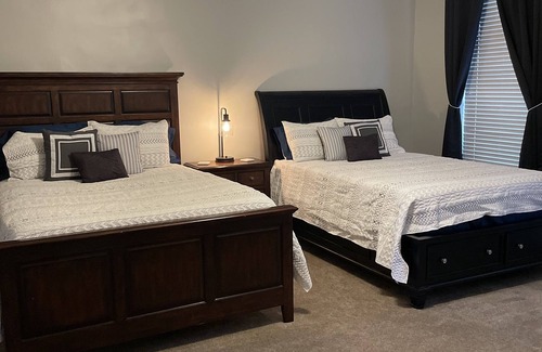 Chanute Cama Y Desayuno | K’s Place Loft-Downtown and above a Beautiful Restaurant & Bar