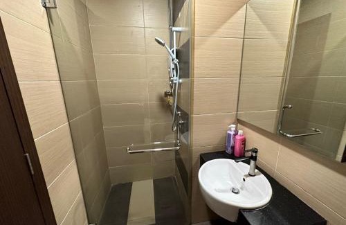 Taman Century Apartamento | KSL 2Bedroom with WiFi Netflix 58 inch TV high floor balcony