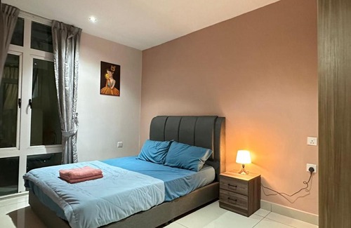 Taman Century Apartamento | KSL 2Bedroom with WiFi Netflix 58 inch TV high floor balcony