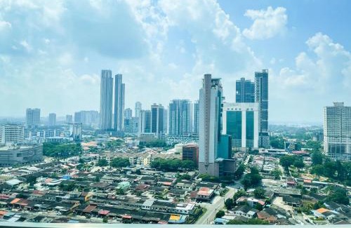 Taman Century Apartamento | KSL Mall 8-12 pax, 65 inc TV Nflix ,HBO , Bathtub High floor