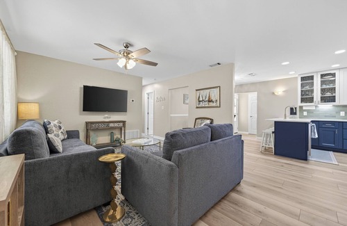Wright Casa | Ksweetly's Sunset Cottage 4-bdrm, 2 bath, sand Volleyball Ct, Fort Walton Beach