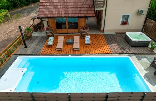 Velika Gorica Casa | Kuća za odmor Holiday Spa House Kostanjevec s bazenom,saunom i jacuzzijem,Zagreb