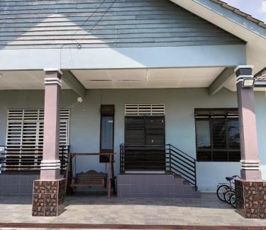 Kampung Gong Pipit Casa | KUALA TERENGGANU GUESTHOUSE-FREE WIFI-NEAR NASI DAGANG ATAS ToL-UNIT A-1 BILIK AIRCOND 2 BILIK KIPAS