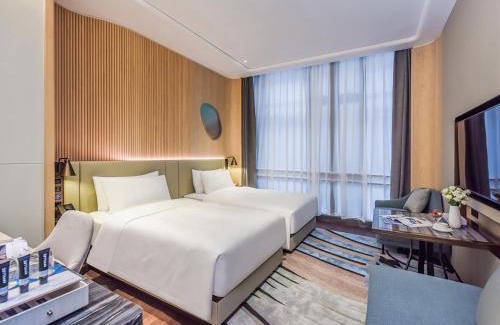 Panyu Hotel | Kuanrong Suites Hotel Panyu Changlong South Village Wanbo Subway Station
