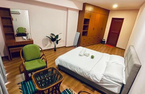 Kampung Surabaya Apartamento | Kuching City Center Riverbank Suites With Marvelous River View