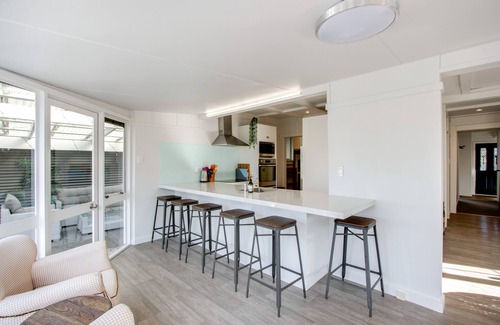 Clifton Casa | Kuku Villa - Te Awanga Holiday Home
