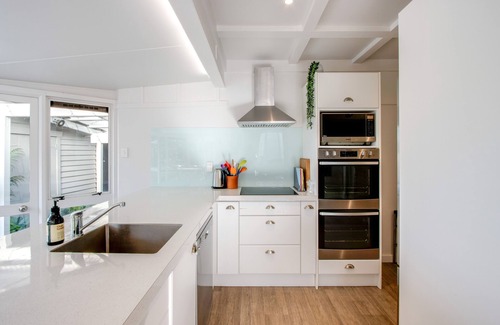 Clifton Casa | Kuku Villa - Te Awanga Holiday Home