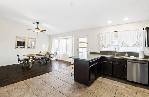 Glendale Casa | Kulla Oasis: Family Retreat-Park access-Free Heated Pool-Fast Wi-Fi-Near Stadium