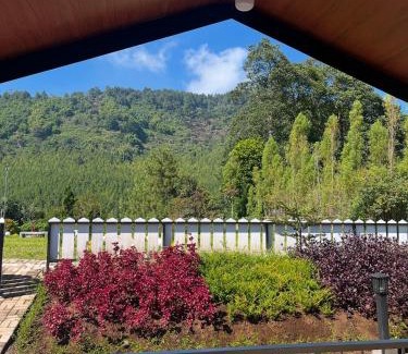 Lembang Chalet De Esquí | KUMA KUMI VILLAGE - Colorful Cabins in Maribaya, Lembang