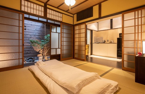 Central Kyoto Villa | Palacio Imperial Kumo Machiya Minami （雲 小舟）