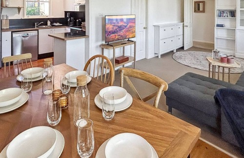 Jindabyne Casa | Kumquat Cottage pet friendly home with spacious backyard.