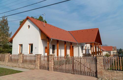 Vertesboglar Casa | Kun Pista Vendégház