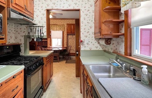 York Beach Casa | Kurtz Cottage - Y856 Brought to you by GetAway Vacations